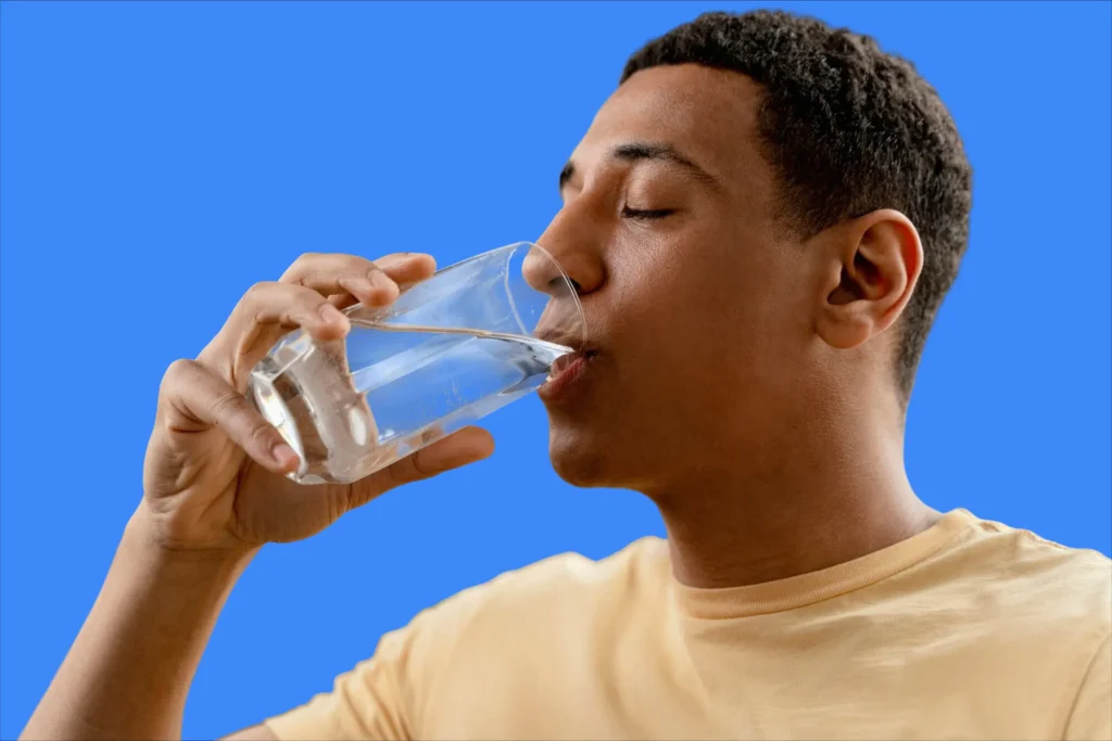 diminuer votre rétention d'eau au ventre en buvant de l'eau