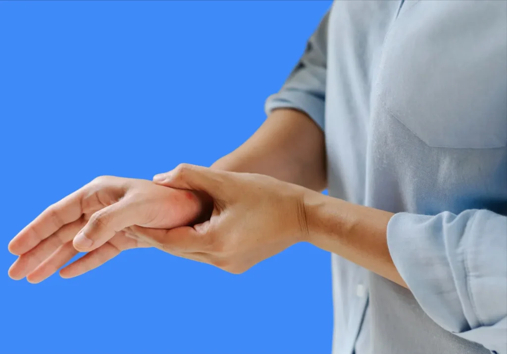 Tendinite au Pouce : Symptômes et Traitements Rapides